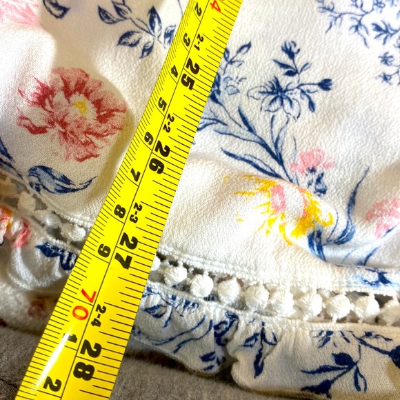 KENDALL & KYLIE WHITE FLORAL ROMPER LACE ACCENTS Size S GUC - Picture 11 of 12